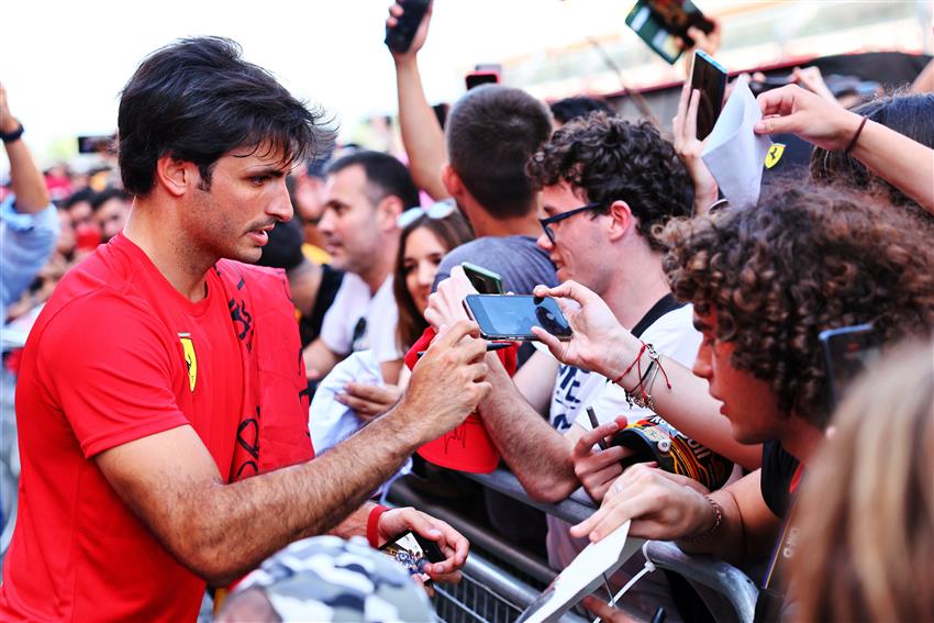 Carlos with F1 fans