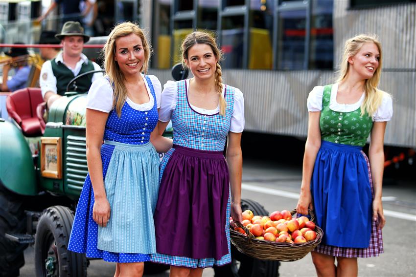 Traditional Hungarian girls carrying apples