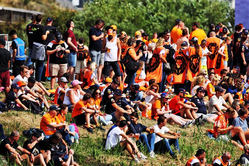 Dutch fans on bank