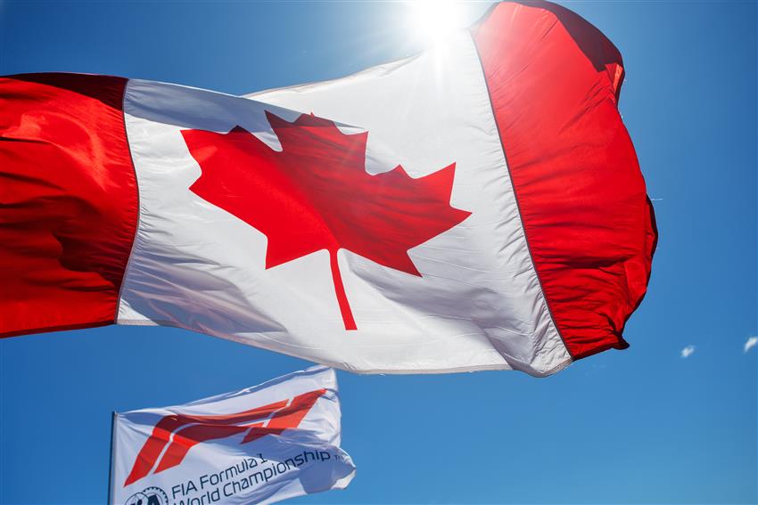 Canadian flag Montréal