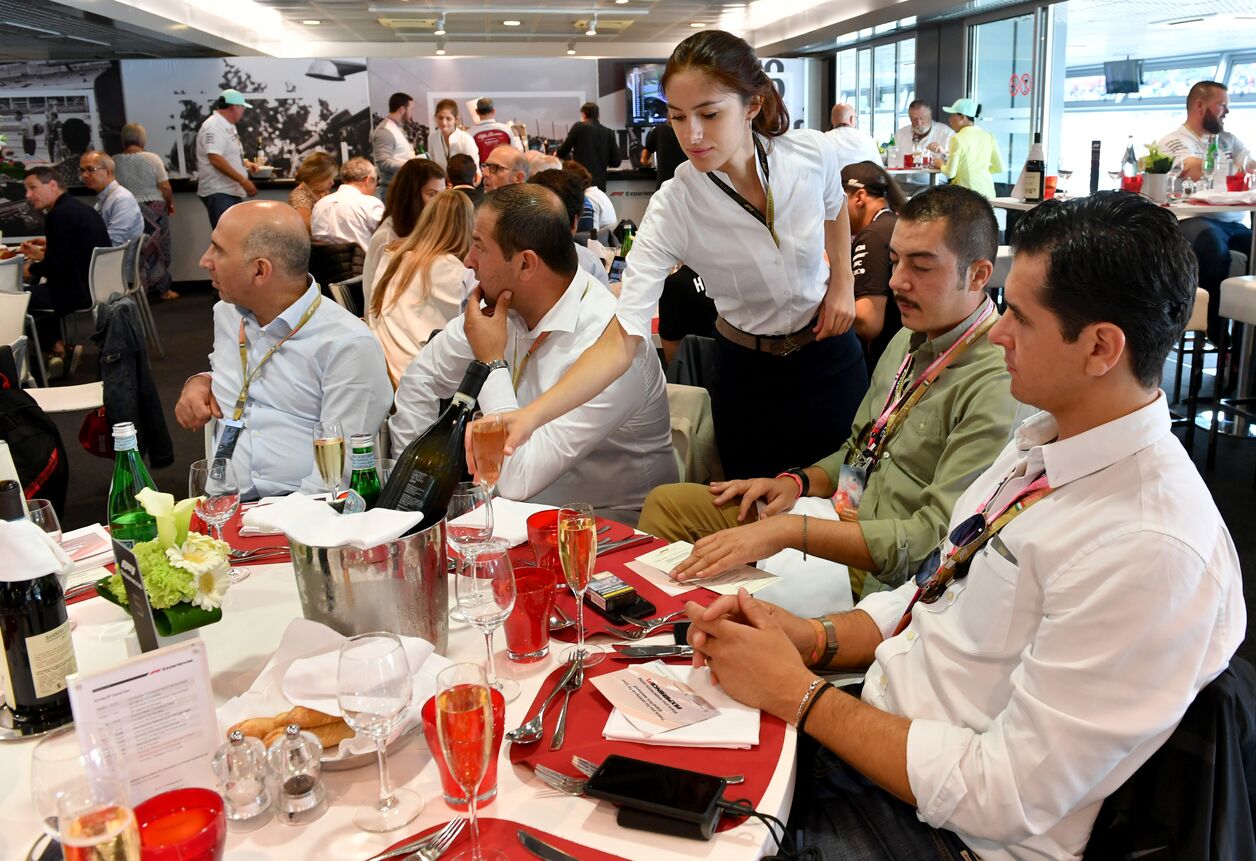 Paddock club dining table