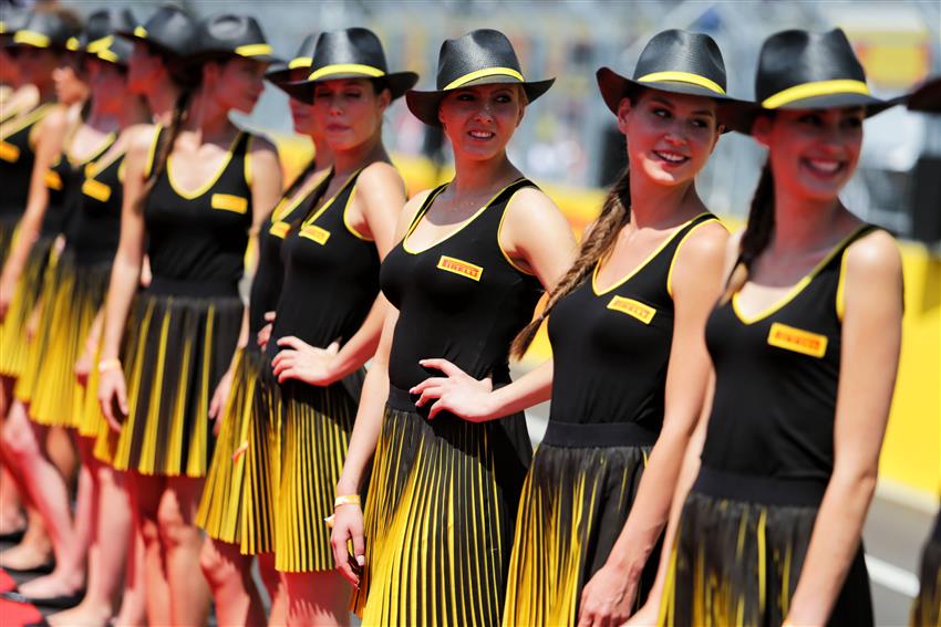 F1 grid girls