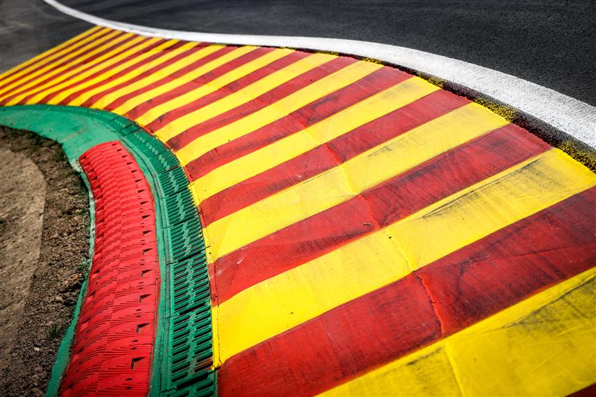 Spa race track curbs