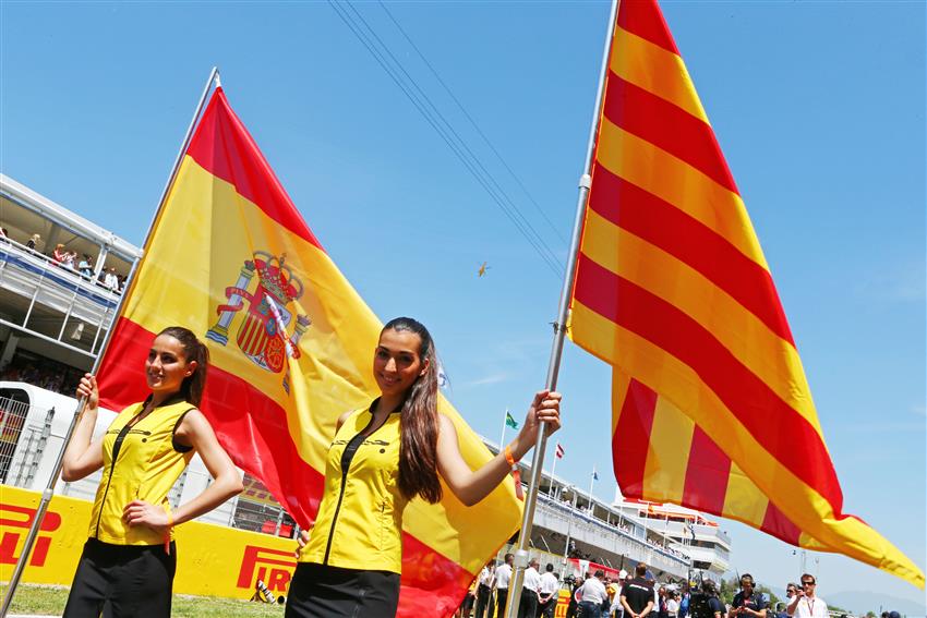 F1 grid girls Spanish flags