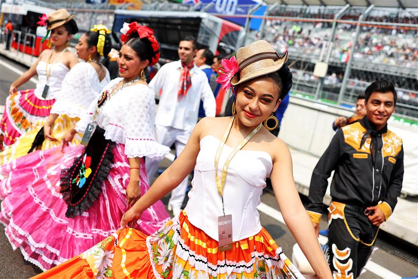 Mexico Grand Prix dancing girls