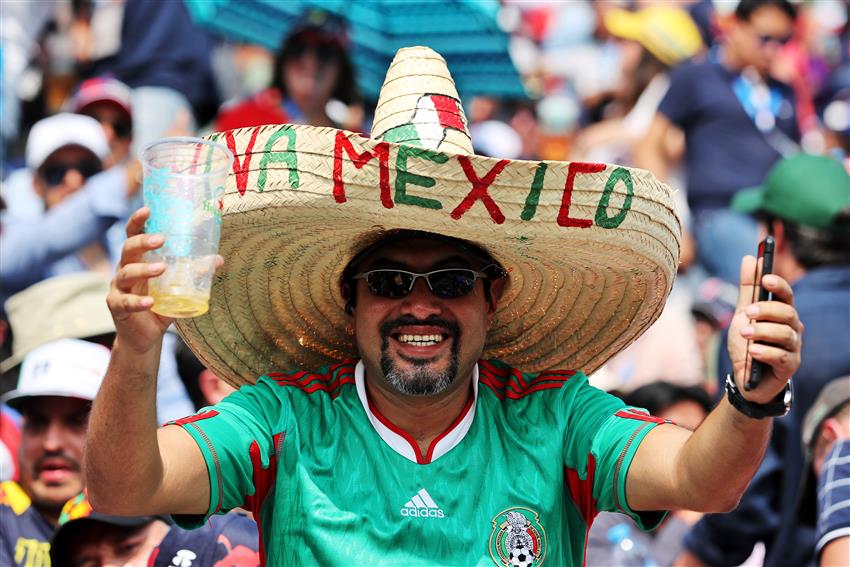 Sombrero fans laughing