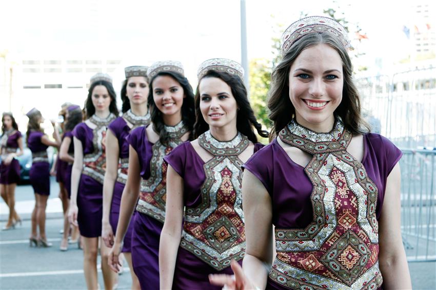 Baku grid girls