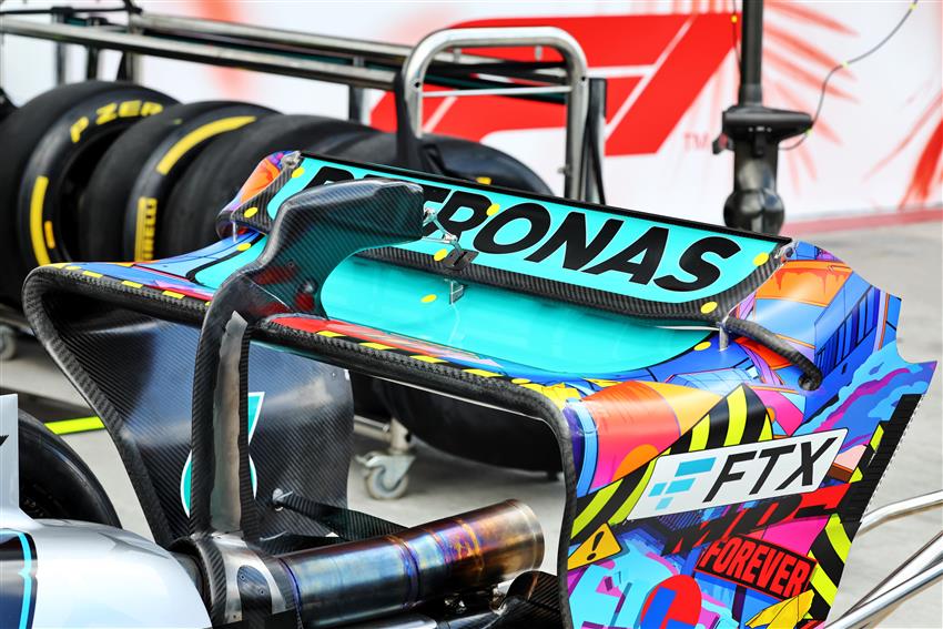 F1 rear wing